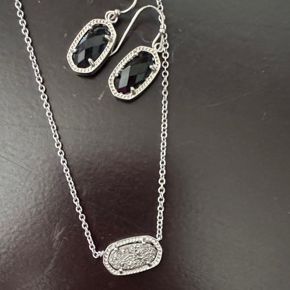 Faux Kendra Scott necklace and earrings